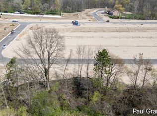 3052 Creek Dr SE, Grand Rapids, MI 49512