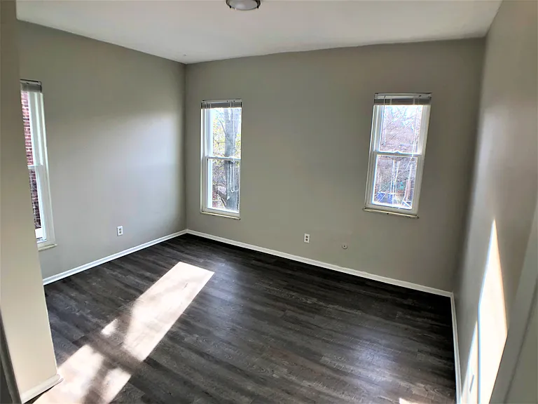 881 1/2 Oak St — Photo 15