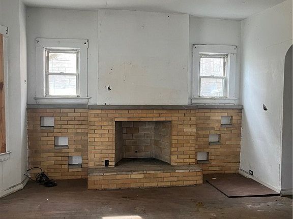 2nd image of 10925 Grantwood Ave