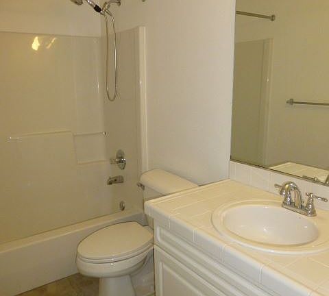5th image of 852 SE 43rd Ave
