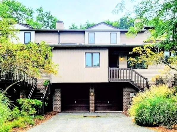 51 Peach Hill Ct, Ramsey Boro, NJ 07446