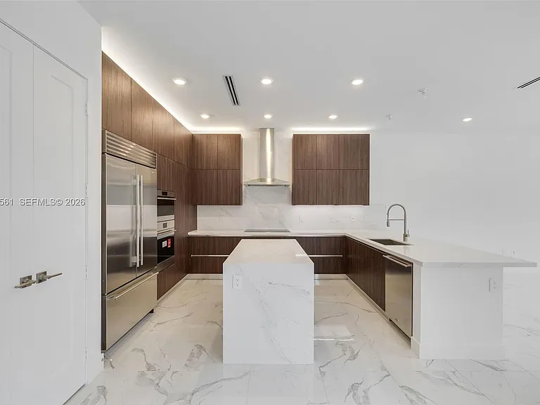 19749 NE 16th Pl — Photo 15