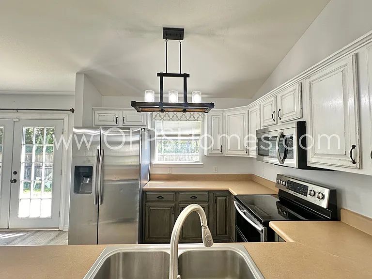 2426 Houston Cir — Photo 10