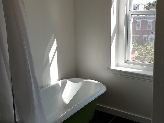 4th image of 2311 E York St #3F