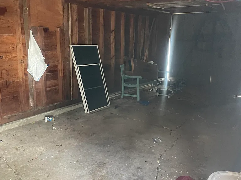 327 Morningside Dr — Photo 16