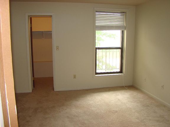 3rd image of 1414 Bradley Dr