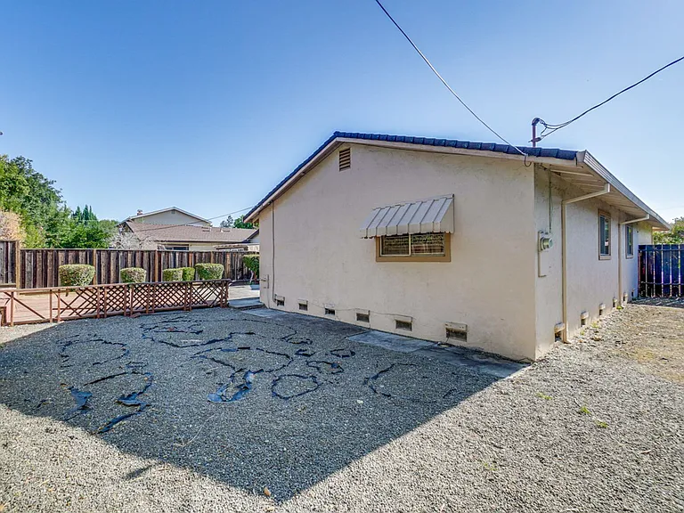 1109 White Cliff Dr — Photo 60