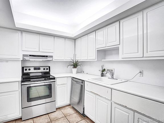 4th image of 10185 Collins Ave APT 818
