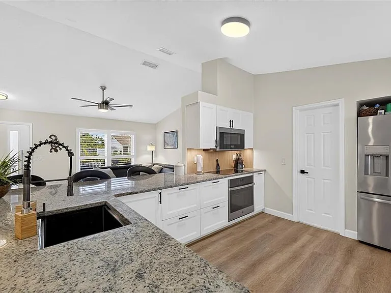 614 Stillview Cir — Photo 15