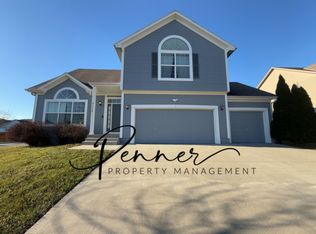 3120 SW Laura Ln, Lees Summit, MO 64082