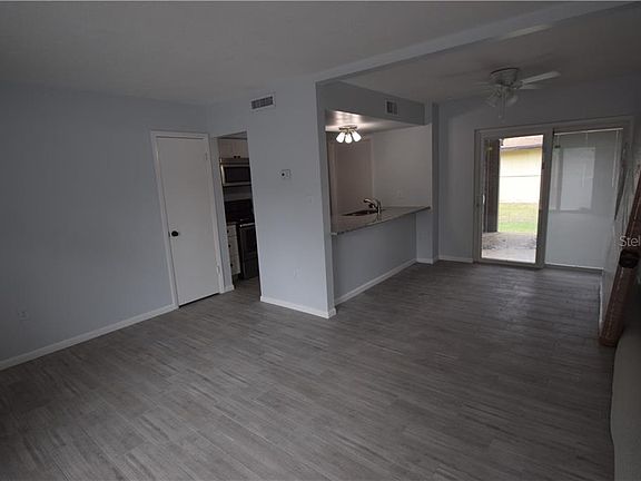 5th image of 939 Castle Way #939