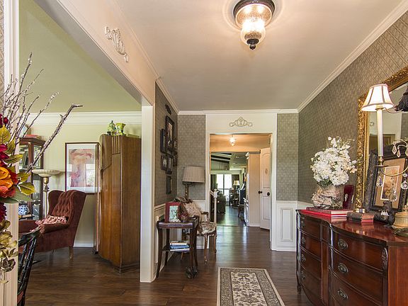 4th image of 19 Oak Forest Dr