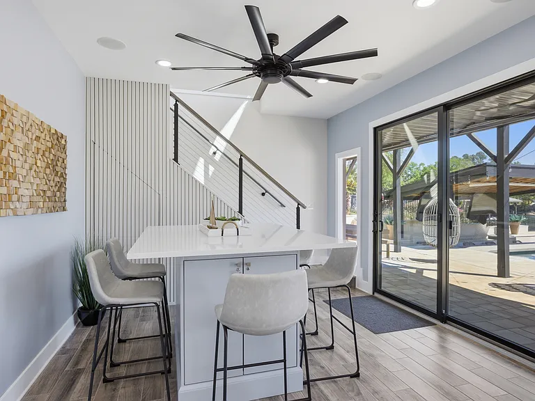 15928 Henry Ln — Photo 37