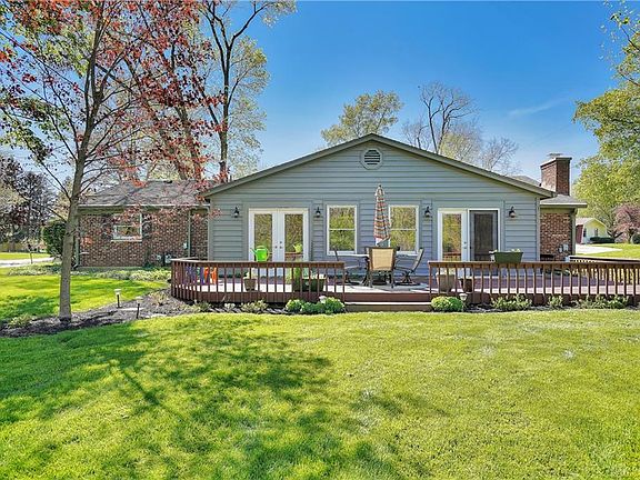 5th image of 300 Clareridge Ln