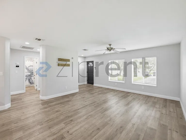 518 E King St — Photo 10