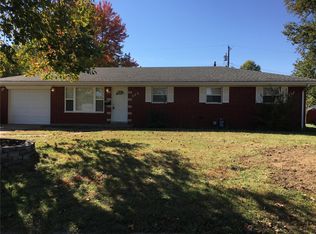404 Mitchell Ln, Belleville, IL 62223