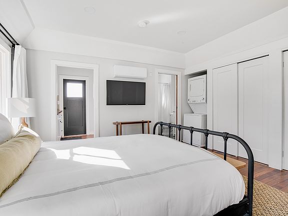4th image of 1063 N Rowan Ave #1/2