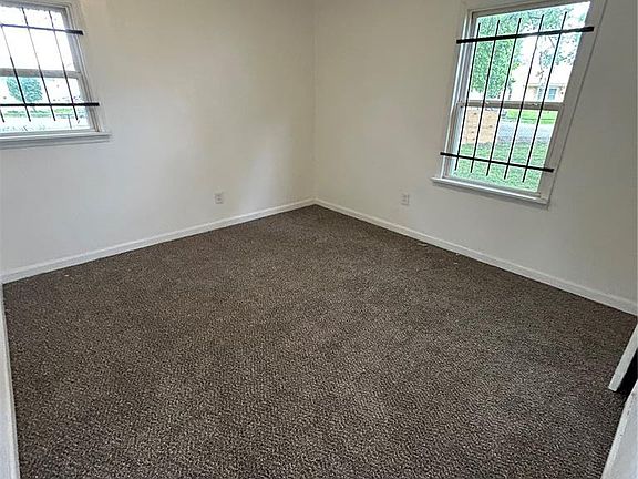 5th image of 38 Marilyn Ln