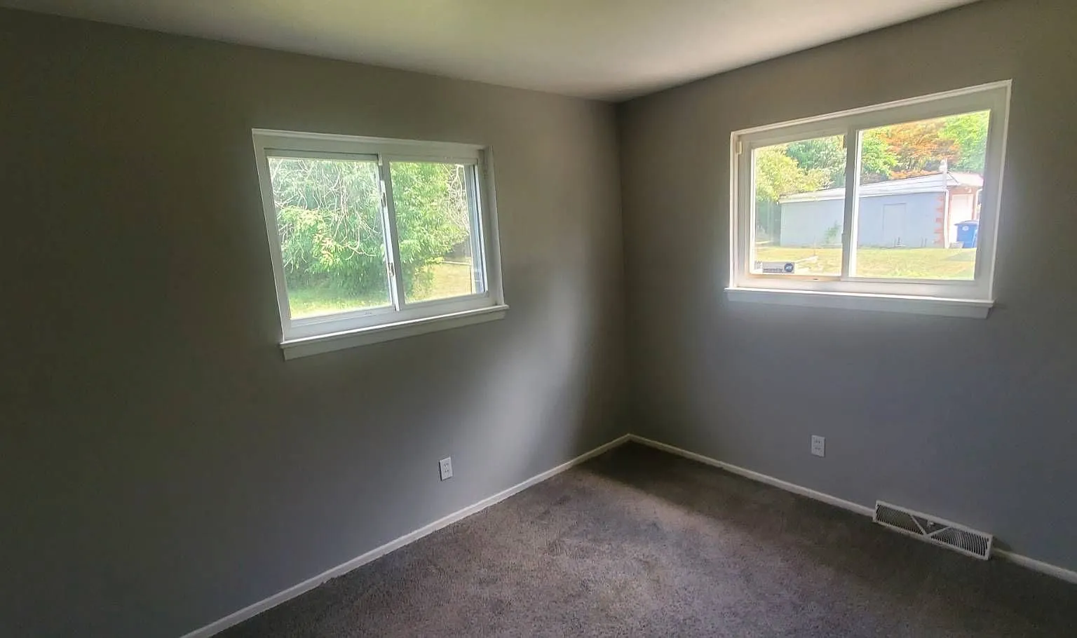 Charming 4-Bedroom Property in Prime Location — Photo 1