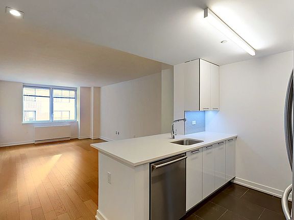 3rd image of 227 W 77th St APT 9E