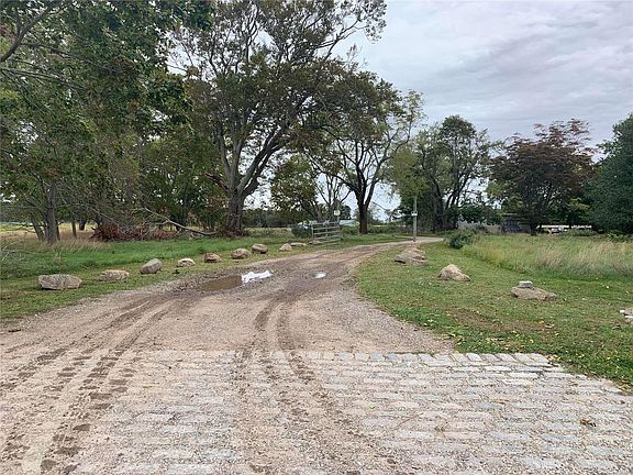 2nd image of 3994 Sound Avenue