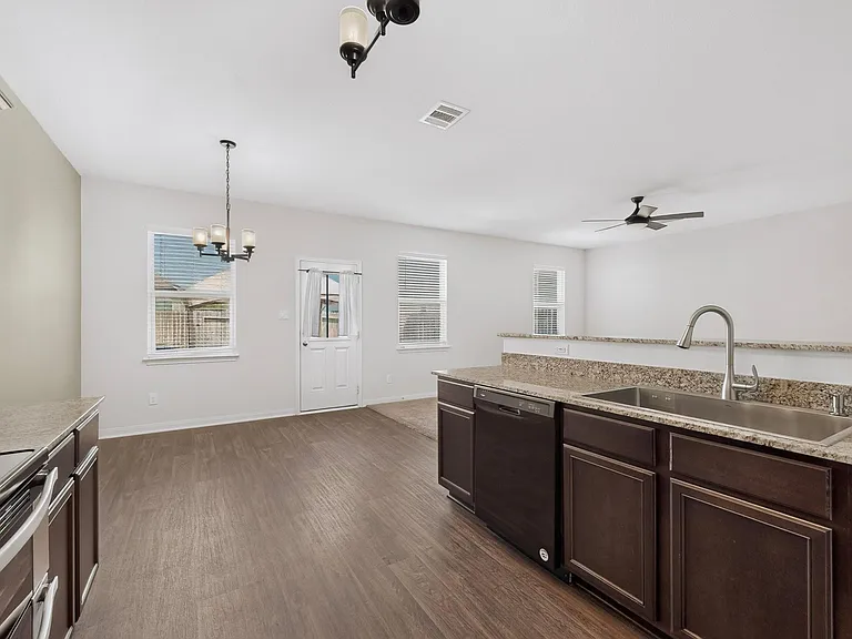 1382 Breanna Ln — Photo 9