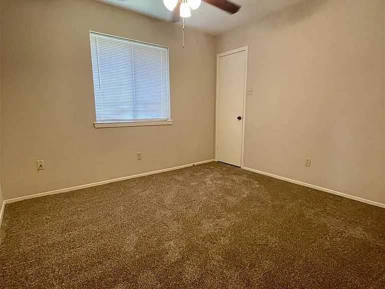 2126 Collingsfield Dr — Photo 19