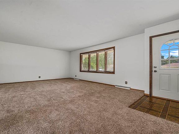 3rd image of 9617 Zinnia Dr