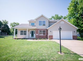 600 North St, Washington, IL 61571