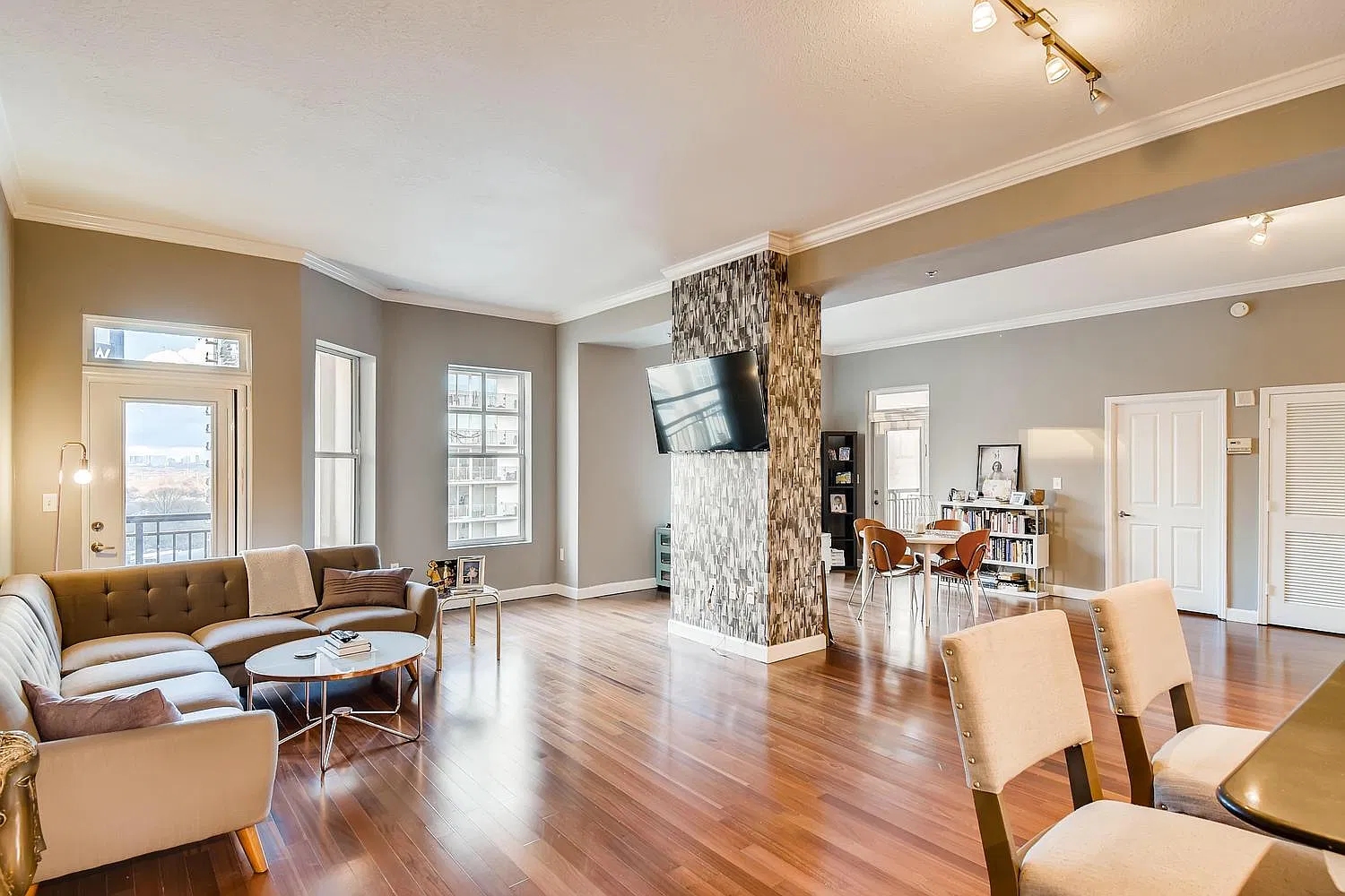 1101 Juniper St NE — Photo 1