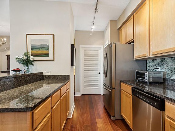 2nd image of 500 Grant St E #2007
