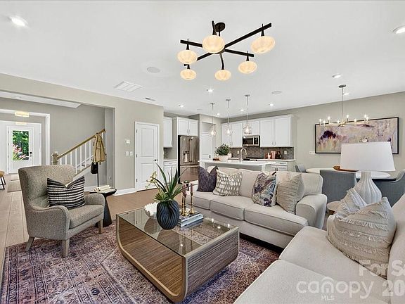 5th image of 225 Landy St