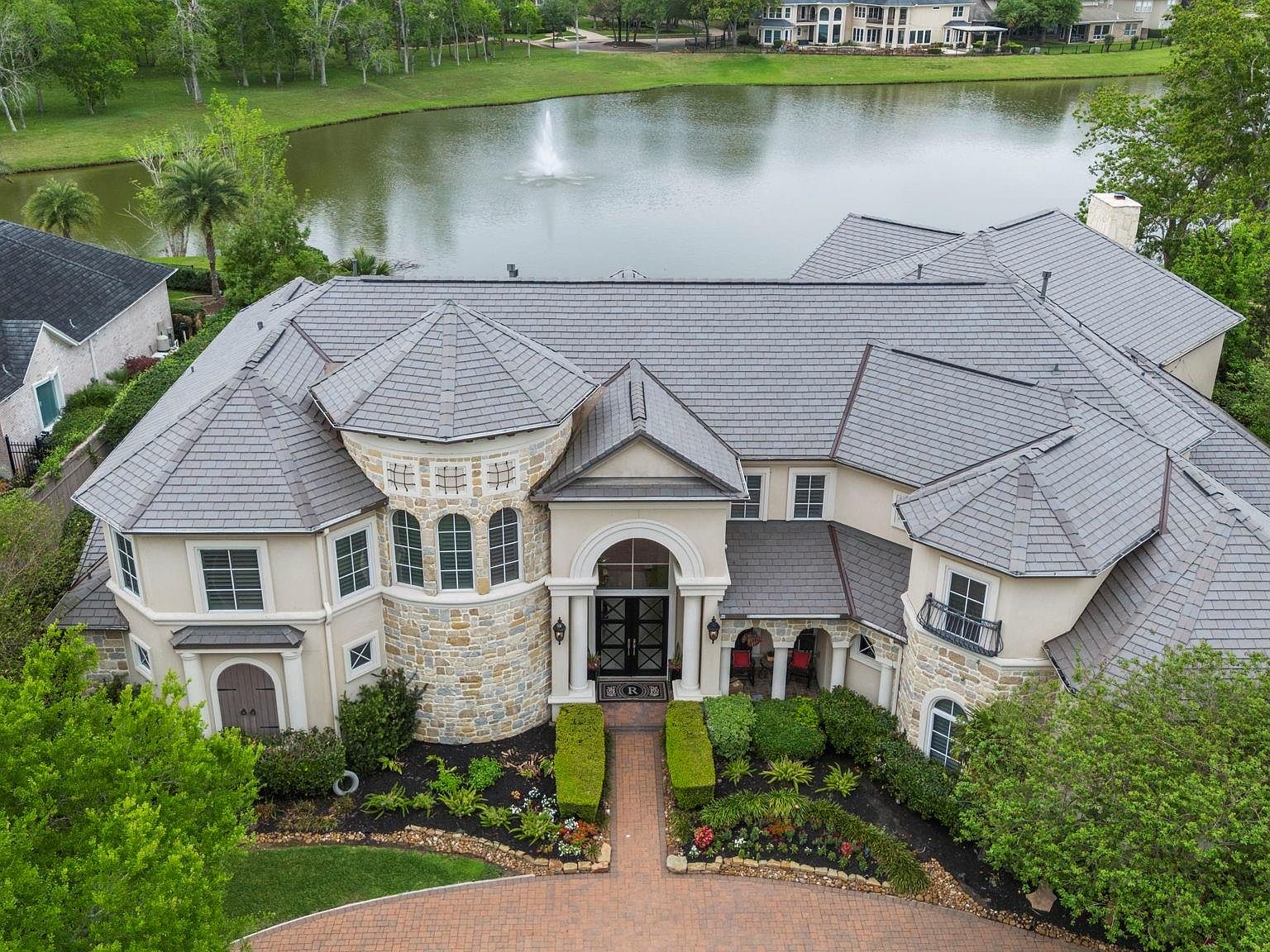 9 Waters Lake Blvd