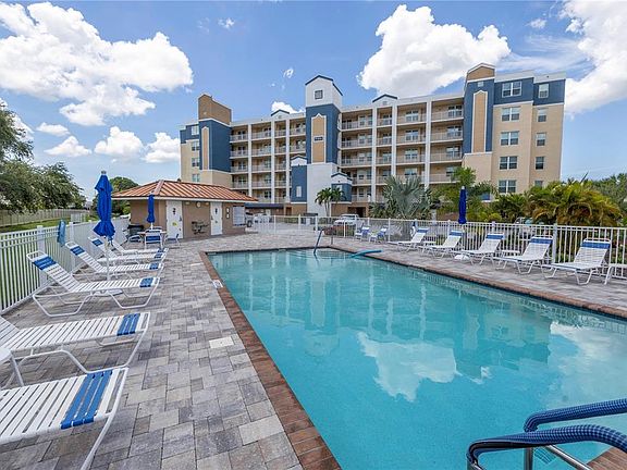 5th image of 960 STARKEY ROAD #2202