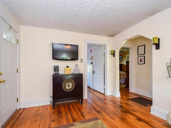 5th image of 727 Oakview Dr