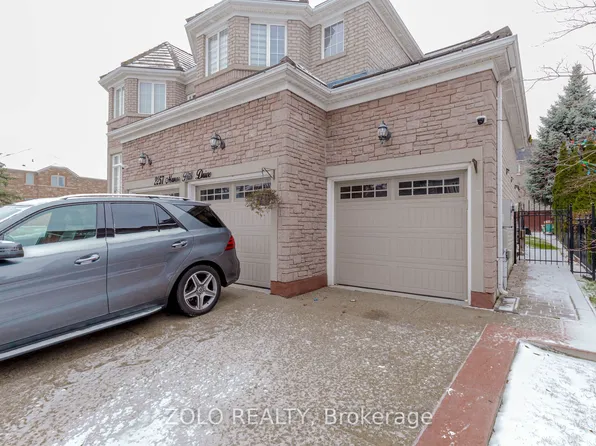 2257 Manor Hill Dr N, Mississauga, ON L5M 5B8