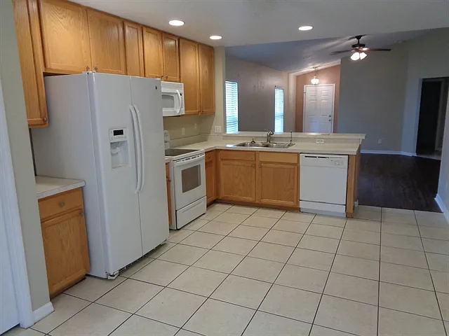 7742 Citrus Blossom Dr — Photo 2