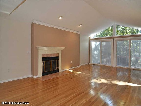 5th image of 134 Pine Glen Dr