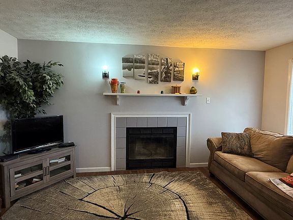 2nd image of 762 Spring Valley Rd