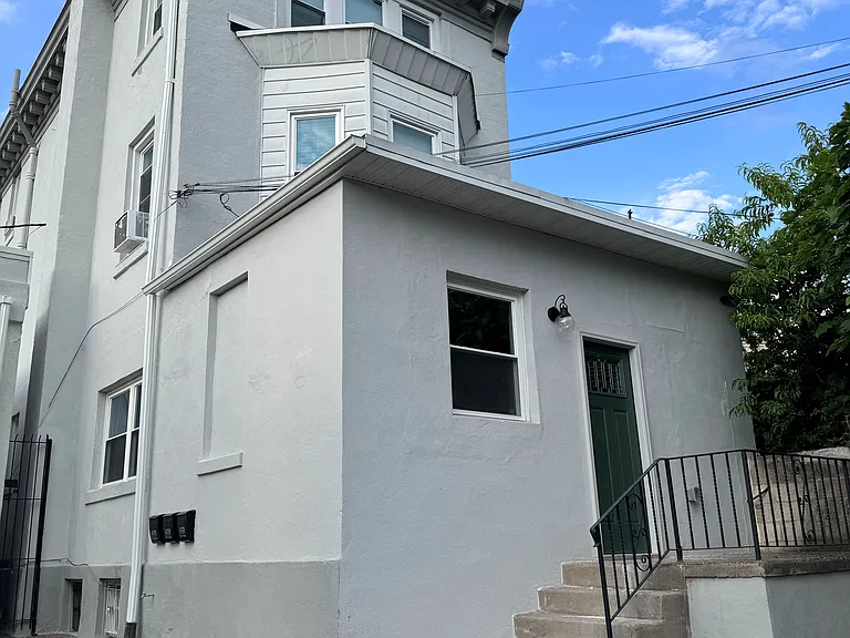 6328 Vine St #1R — Photo 1