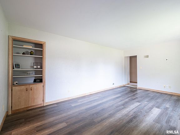 2nd image of 1116 W Lakecrest Dr