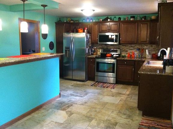 Kitchen with breakfast bar