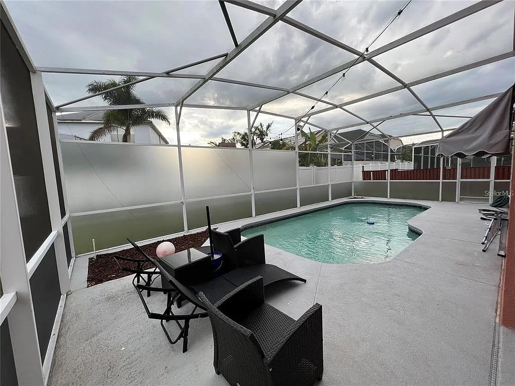 4 bed, 2.5 bath, 2269 sqft, $2,500 — Photo 4