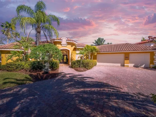 9515 Silverthorn Rd, Seminole, FL 33777