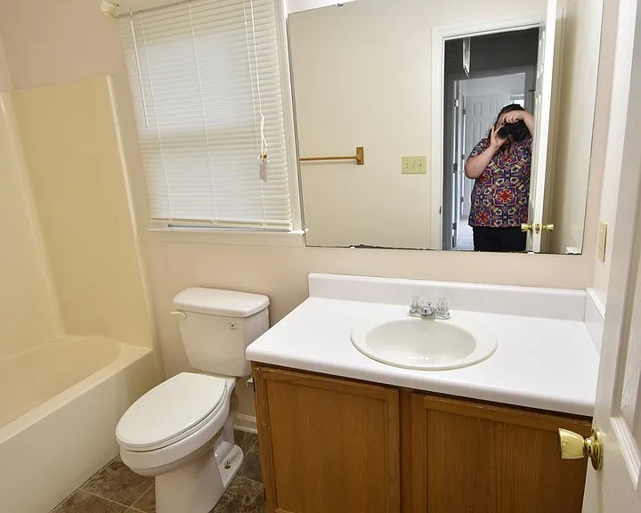 202 Cobblestone Ct — Photo 12
