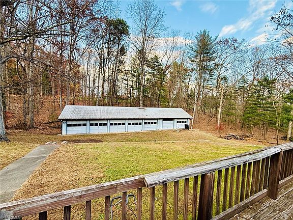 4th image of 147 Cricket Ivy Ln