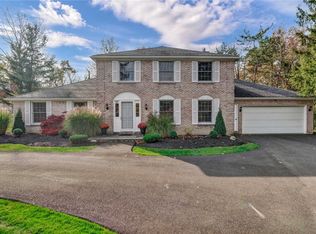 95 Fox Meadow Ln, Orchard Park, NY 14127
