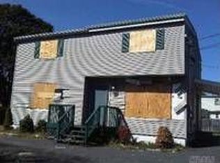 7 Dalton Rd, Bay Shore, NY 11706