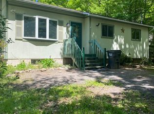 3214 Hamlet Dr, Tobyhanna, PA 18466