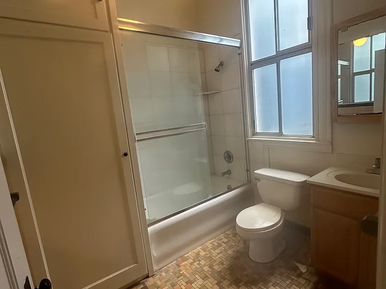 2226 Divisadero St #E — Photo 6